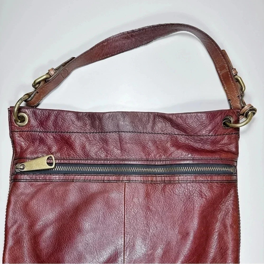 Fossil Women’s Long Live Vintage Leather Explorer Hobo Bag Dark Brown